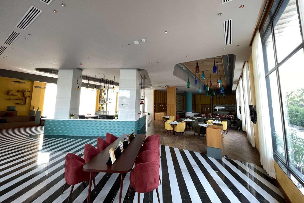 Ramada Encore By Wyndham Amritsar Airport Exterior foto