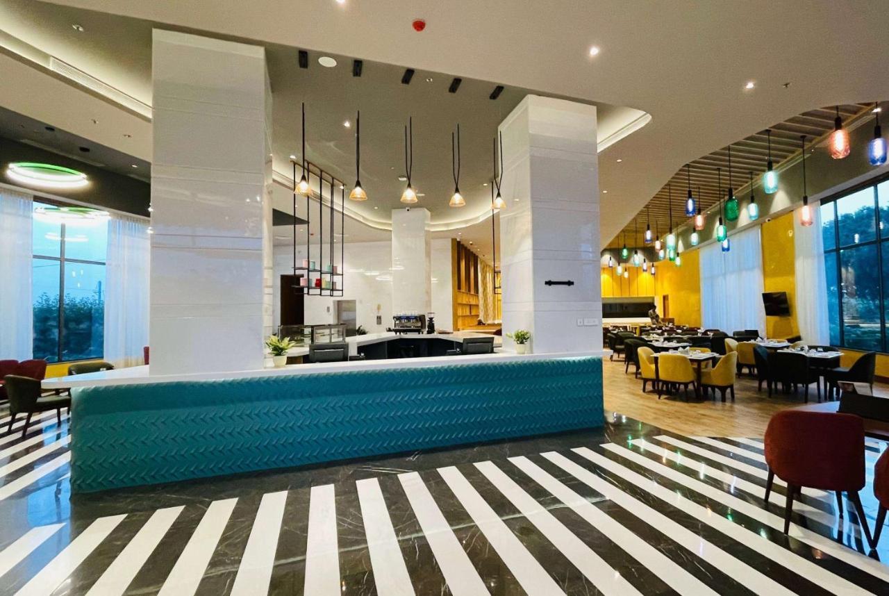 Ramada Encore By Wyndham Amritsar Airport Exterior foto