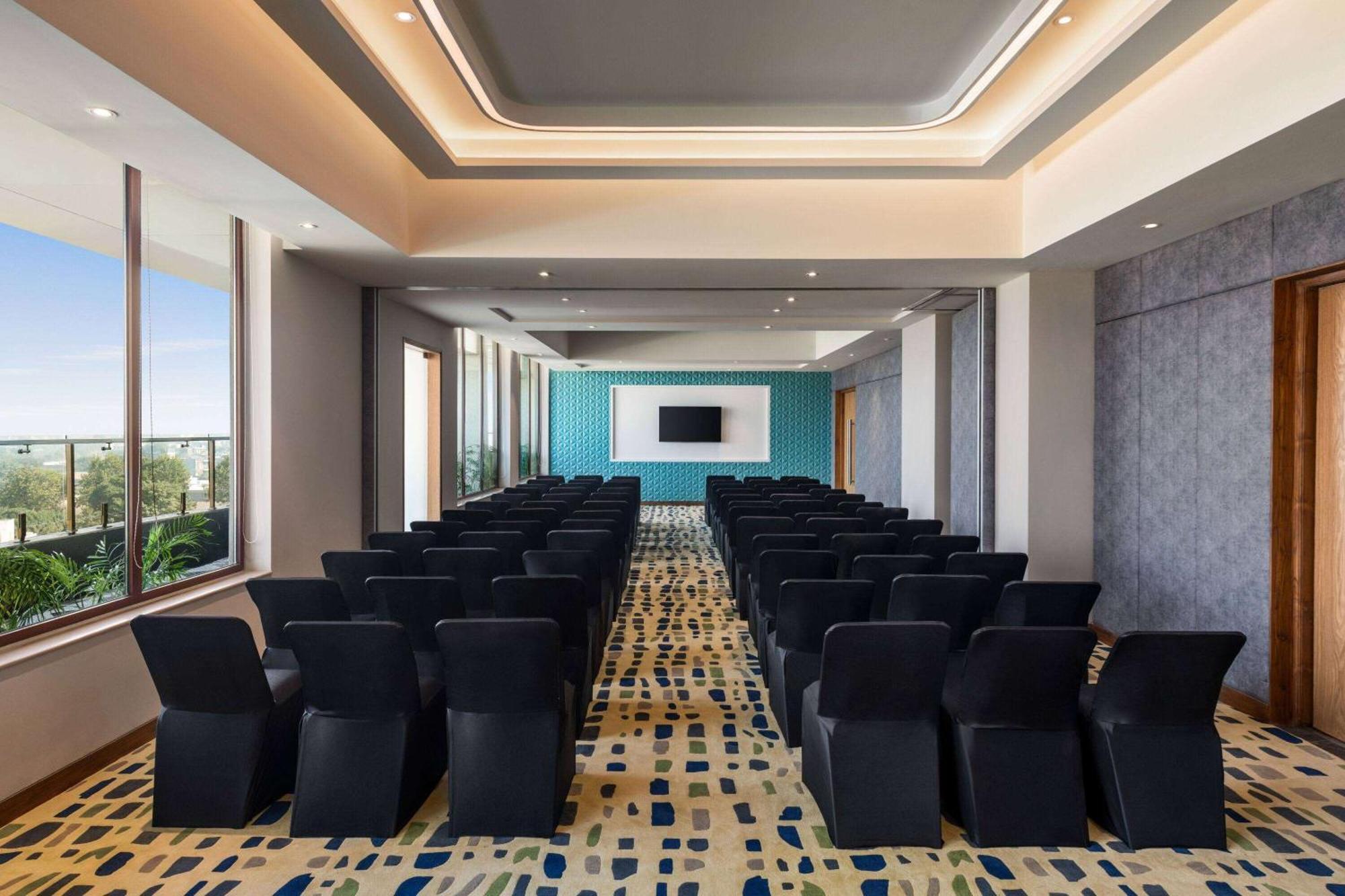 Ramada Encore By Wyndham Amritsar Airport Exterior foto