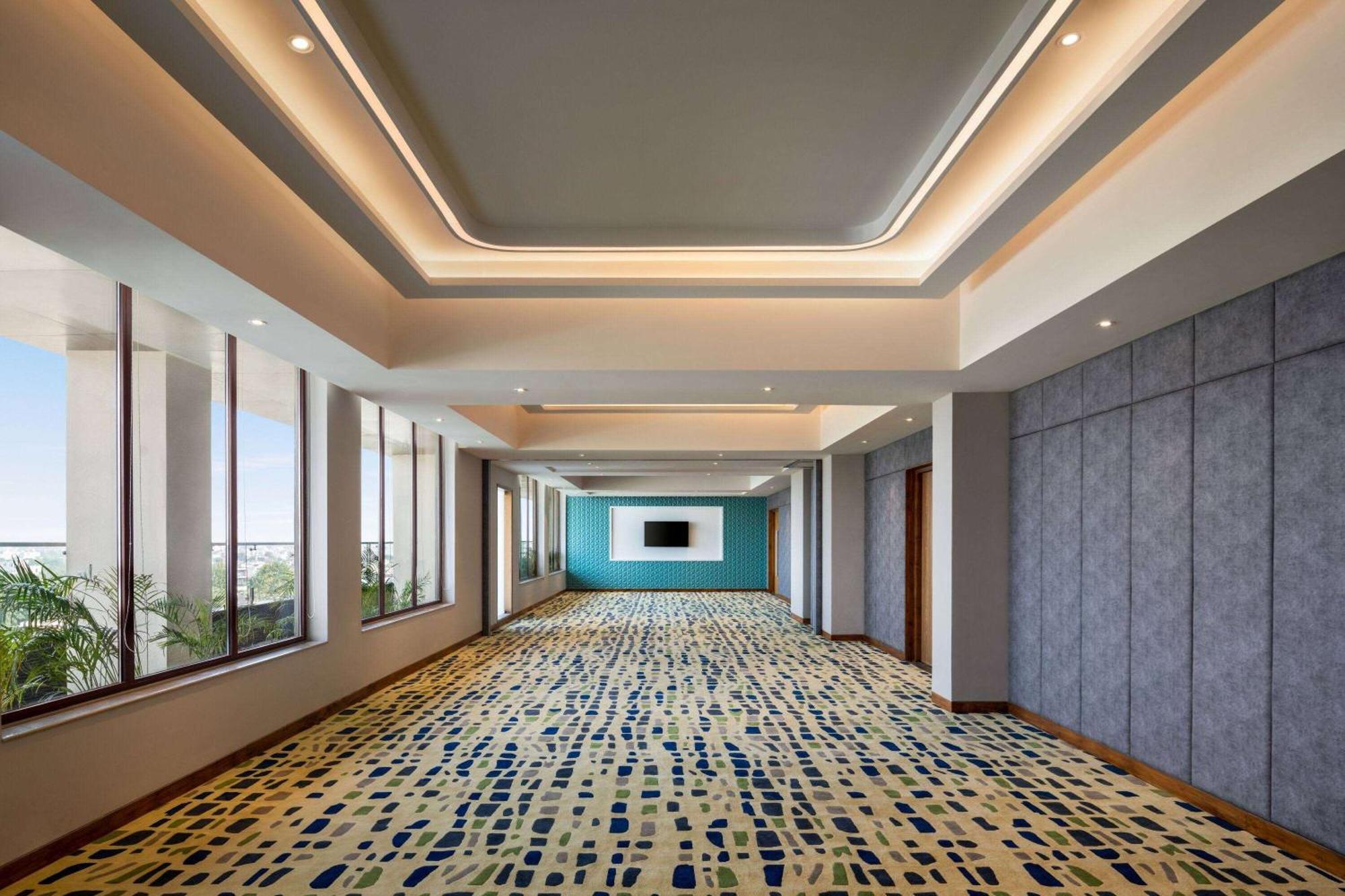 Ramada Encore By Wyndham Amritsar Airport Exterior foto