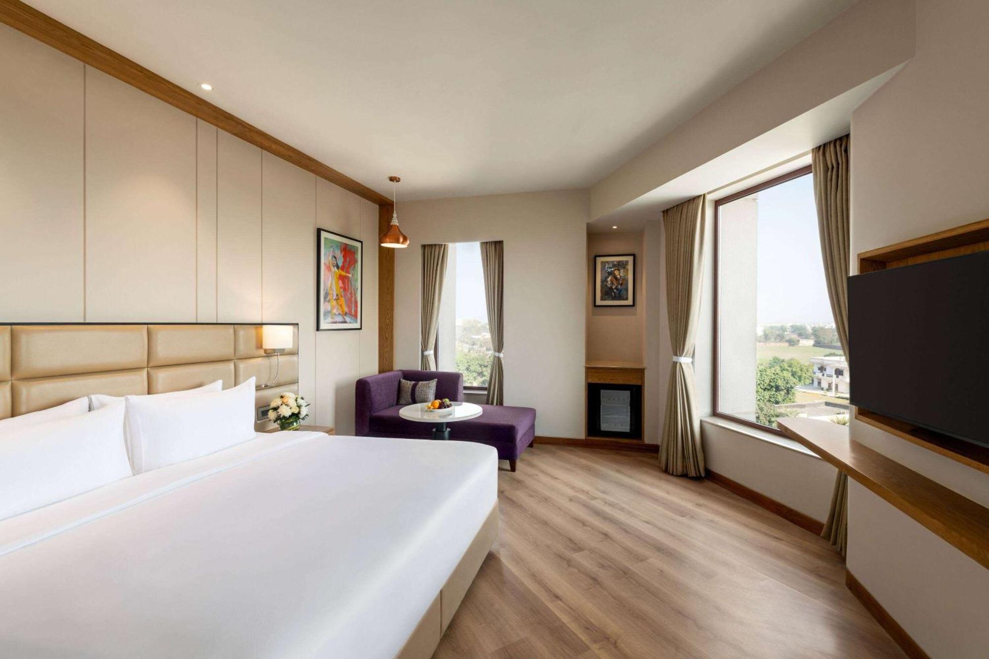 Ramada Encore By Wyndham Amritsar Airport Exterior foto