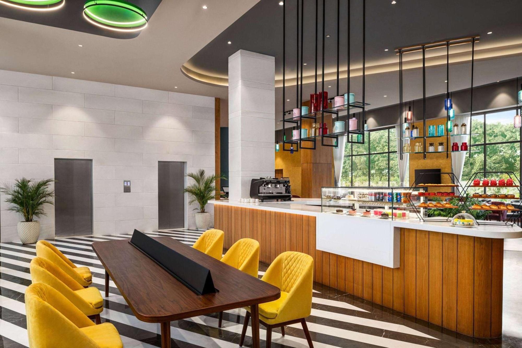 Ramada Encore By Wyndham Amritsar Airport Exterior foto